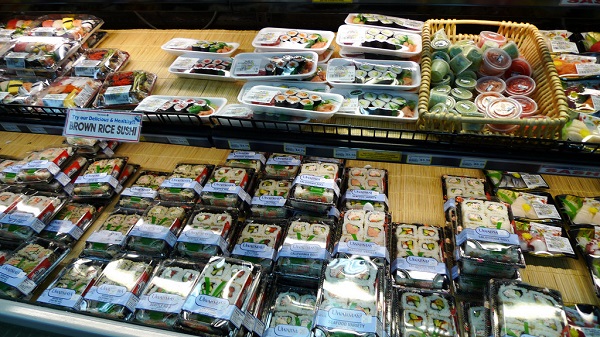 Uwajimaya 店內日式食物，圖片來源：Staticflickr