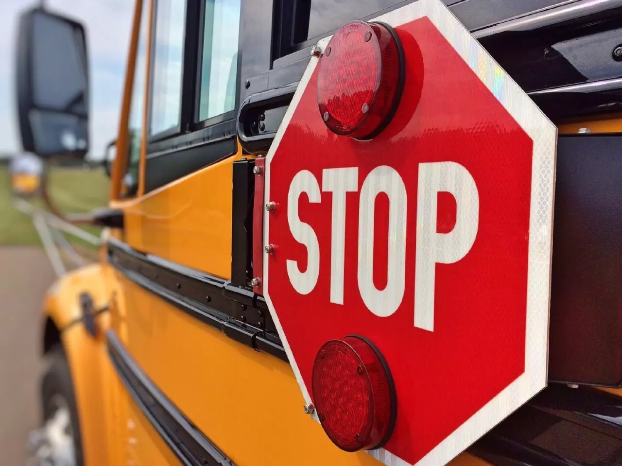 美国各州停让校车的交规和亲身教训