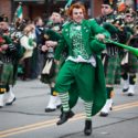 3 月 17 日美国人庆祝圣帕特里克「绿帽子」节