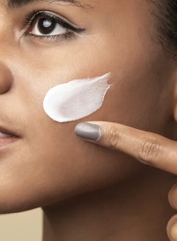 https://www.rawpixel.com/image/2054076/woman-applying-moisturizing-cream-for-skincare