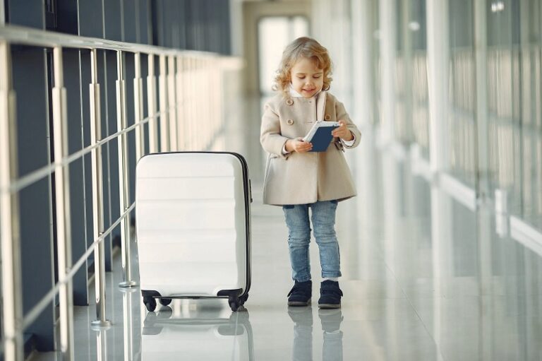 child-travel-luggage