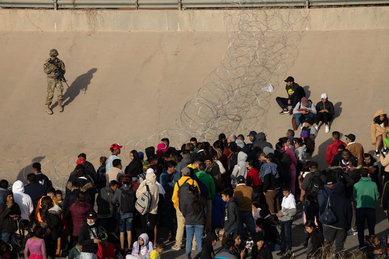 中国恢复接收美国遣返的非法移民