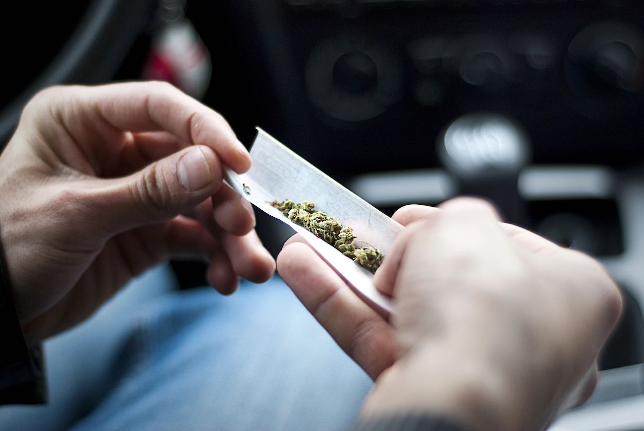 美国将大麻从一类药物降至三类药物、放宽限制